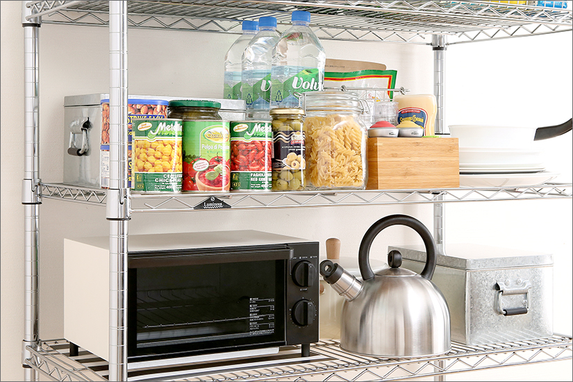 後付けシェルフをスチールラックに追加