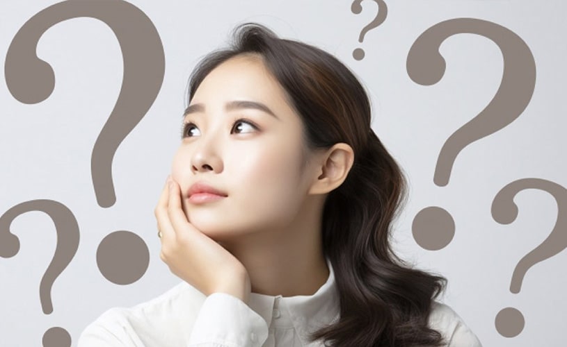 悩んでいる女性の画像