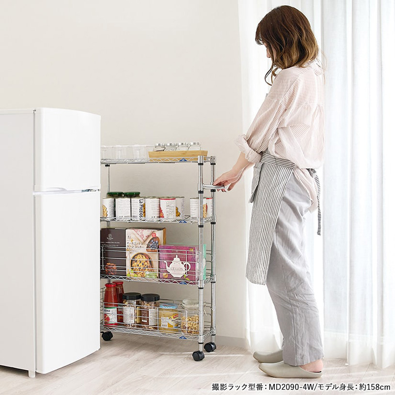 細い隙間を活用できるスリムなスチールラックのイメージ