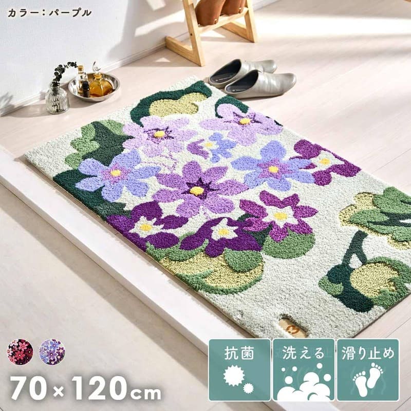 <h2>アジサイの華やかさが魅力的なマット</h2><p>立体感あふれる小花をあしらい、アジサイの華やかさと艶やかさを表現した玄関マット。ミラ・ショーンならではのエレガントで美しいデザインをお楽しみください。</p><h2>色鮮やかな2カラーをご用意</h2><p>落ち着いたベースに咲き誇るピンク、爽やかな配色で彩られたパープルの2色展開。どちらもエレガントで美しい仕上がりに。</p><h2>繊細で美しいデザインと機能を融合</h2><p>丁寧な織りと、美しい表面の仕上がりは国産ならでは。更に手洗い機能付きで、いつも清潔に。マットのずれによる床キズ、転倒防止として滑り止め加工も施しています。</p><h2>見れば見るほど美しい玄関マット</h2><p>京都府丹後地方で織り上げた国産フックマット。 美しく染めあげた上質な糸を使用し、正確に織り上げています。 最新の技術と熟練の技を１枚に凝縮した逸品。</p><h2>ミラ・ショーンのロゴ入り</h2><p>ミラ・ショーンはイタリアのファッションで最も尊重されたデザイナーの一人。ミラ・ショーン ならではの色彩感覚や美しさをお楽しみいただけるコレクションです。</p><h2>ふっくらソフトな踏み心地</h2><p>15ミリのカットパイルにより、足あたりが柔らかくて踏み心地もふかふかに。 立体感を持たせるため、パイルの長さを変えている部分もあり動きのある仕上がりに。</p><h2>届いたその日から美しい空間に</h2><p>華やかで目を引く色合いとデザイン、更に程よく厚みがあるので高級感ある雰囲気に様変わり。</p><h2>四季を感じるマットで素敵な空間に</h2><p>美しい花を咲かせるアジサイ。日本の四季を感じるデザインは目につく場所に置きたい1枚に。玄関はもちろん、来客が通る場所に置くだけで華やかな空間を演出してくれます。</p><p class="color_tag">ピンク</p><p class="color_tag">パープル</p>