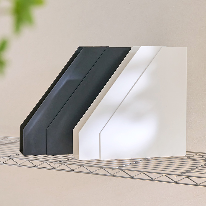 <h2>横置きにしても使える</h2><p>縦置きはもちろん、横置きにもつかえるので、用途に合わせて組み合わせを楽しめます。</p>