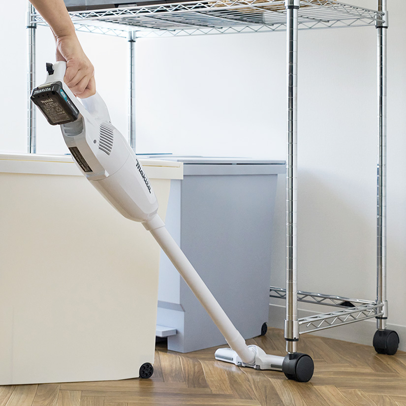 <h2>軽量だから、お掃除もしやすい</h2><p>気になるゴミ箱まわりもささっとお掃除が出来るよう、軽量設計です。</p>
