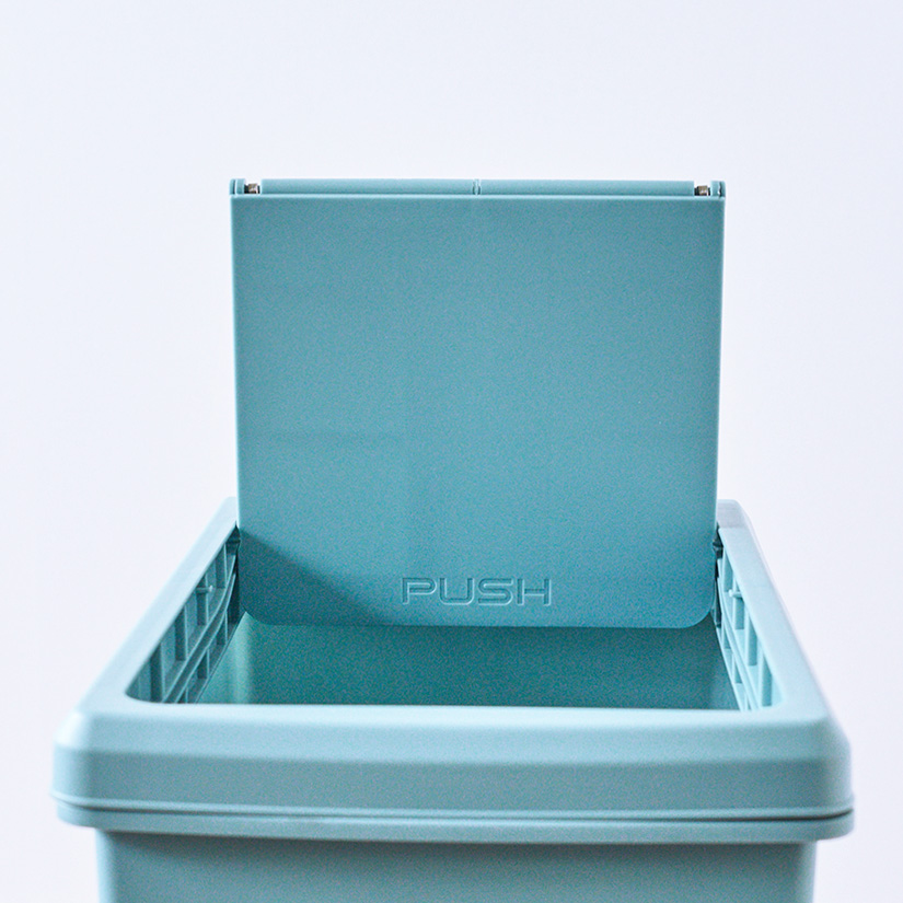 <h2>ロック機能がついている！</h2><p>フタをひらいたままにしてくれるロック機能搭載。ひらいたフタを軽くタッチすれば解除できます。</p>