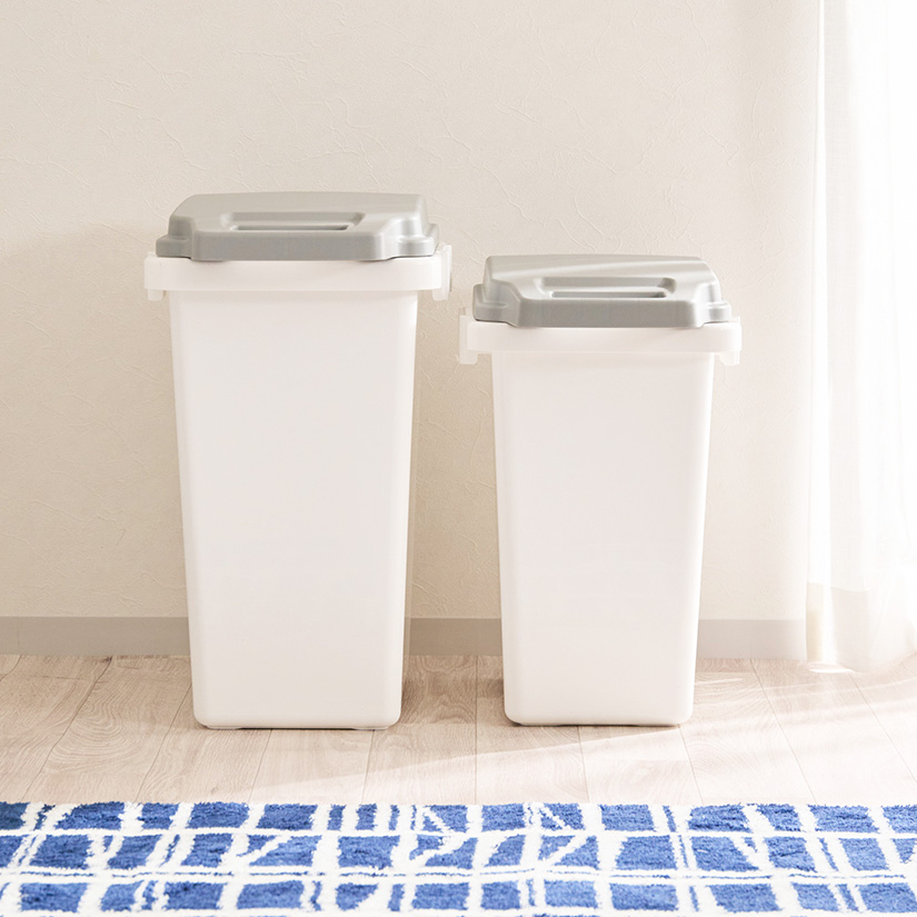 <h2>33L・47Lの2タイプをご用意</h2><p>ご家庭に合わせてお選びいただける2タイプ。屋外でも室内でも使いやすいサイズ感です。</p>