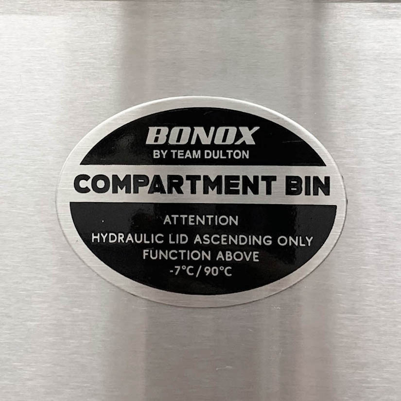 <h2>これぞ本物の証。“DULTON″プレート</h2><p>商品名が入ったダルトンのプレート。洗練されたスタイリッシュな空間を演出します。</p>